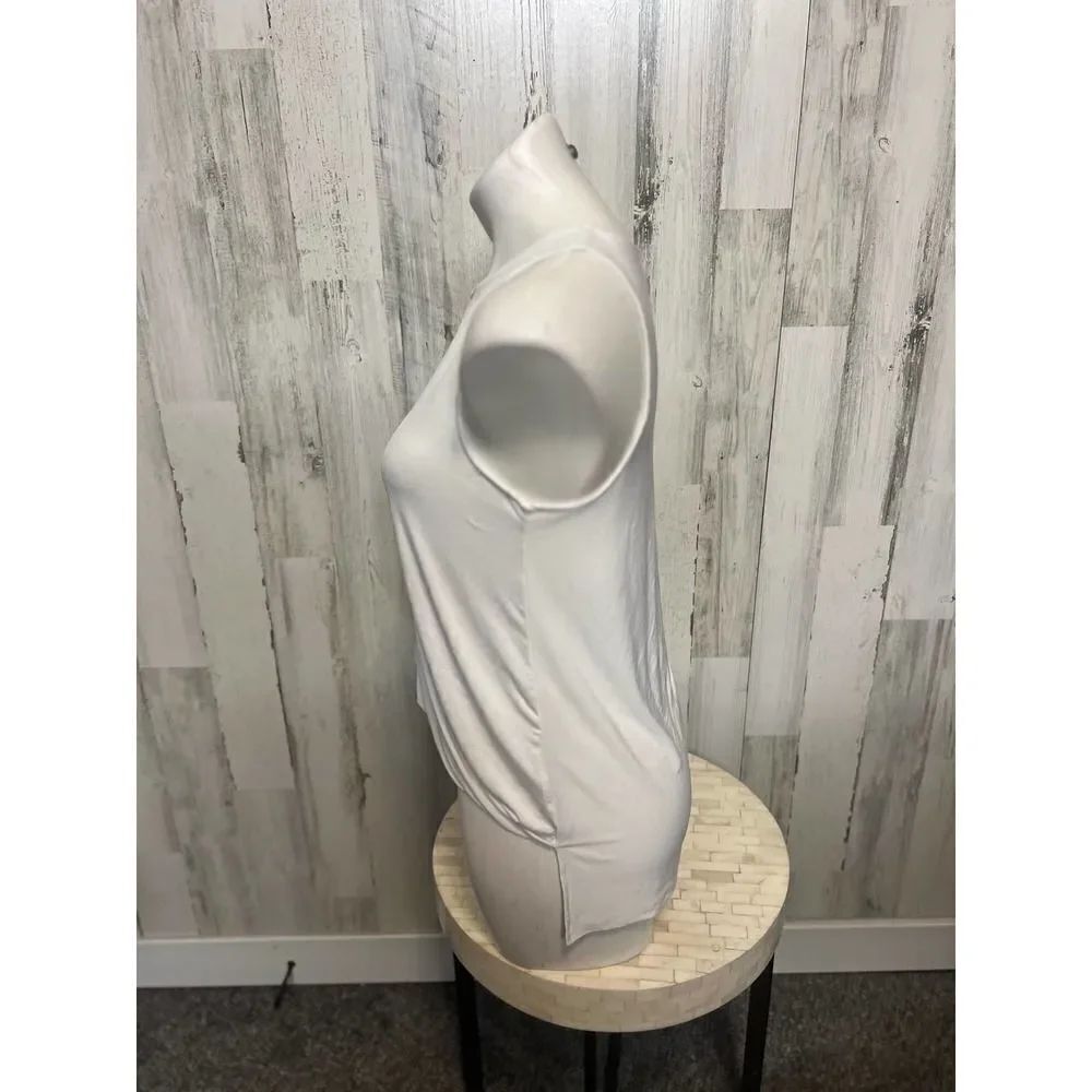 White tank top - Picture 2 of 5